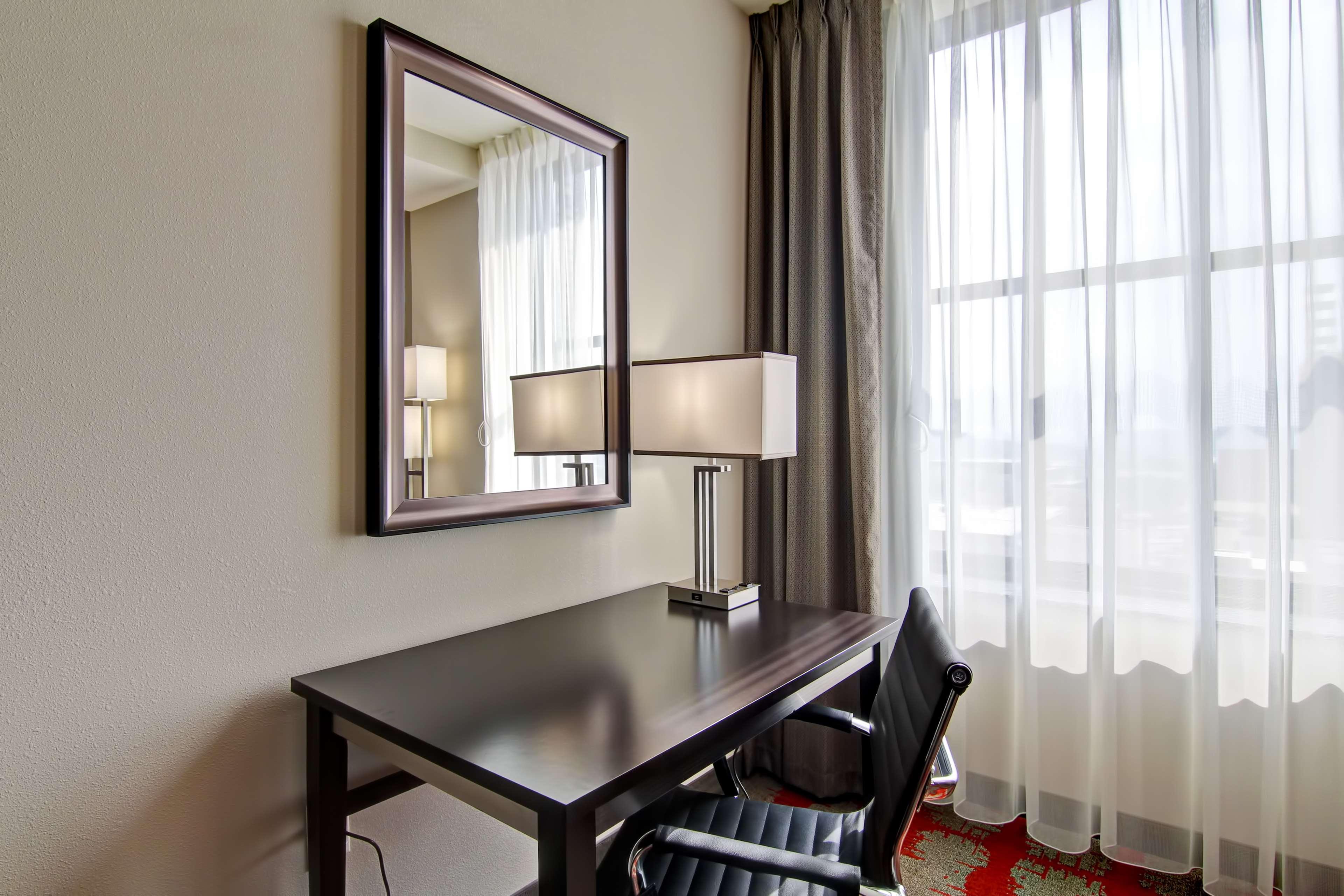 Hampton Inn And Suites Cincinnati - Downtown Экстерьер фото