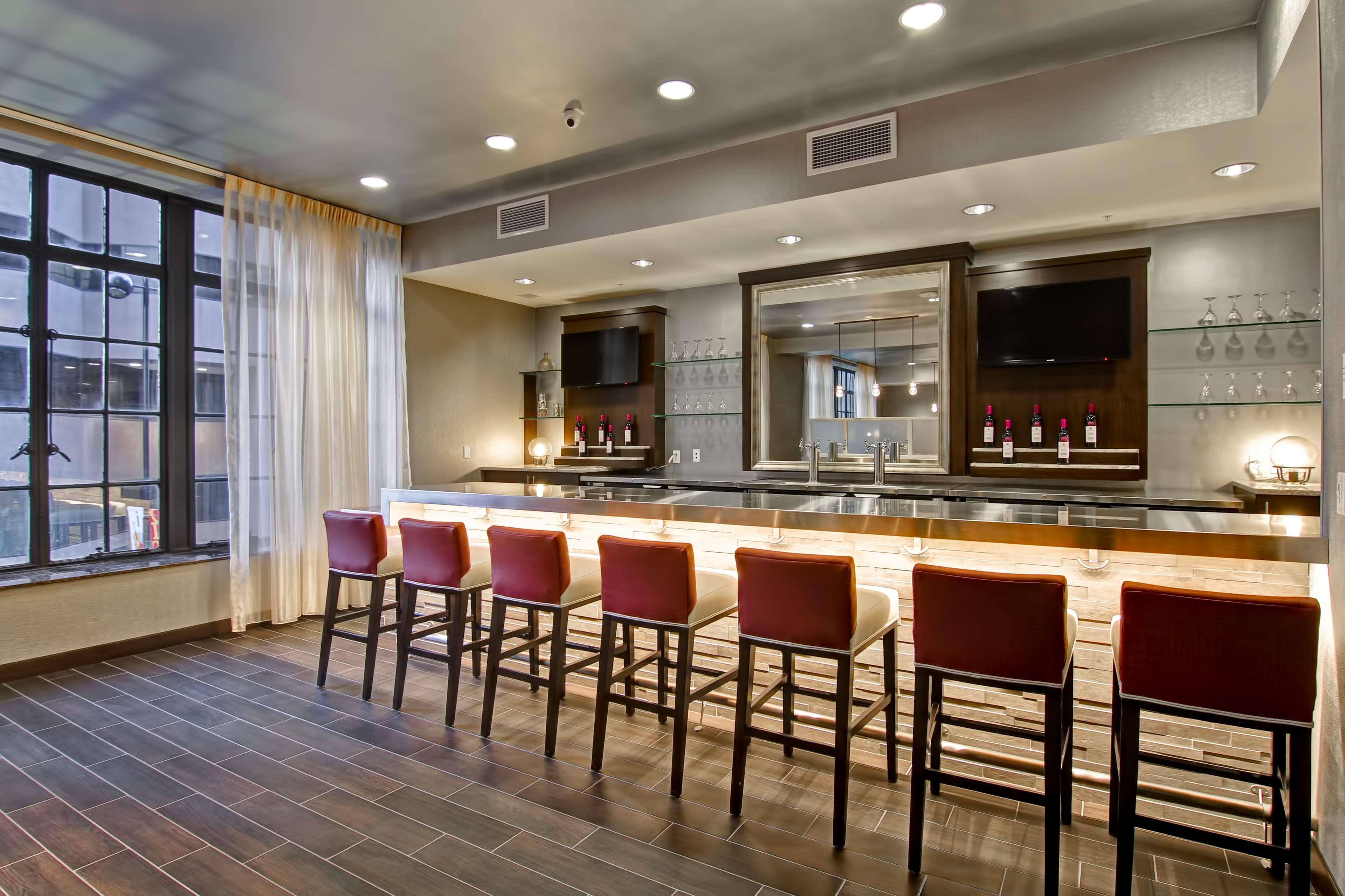 Hampton Inn And Suites Cincinnati - Downtown Экстерьер фото