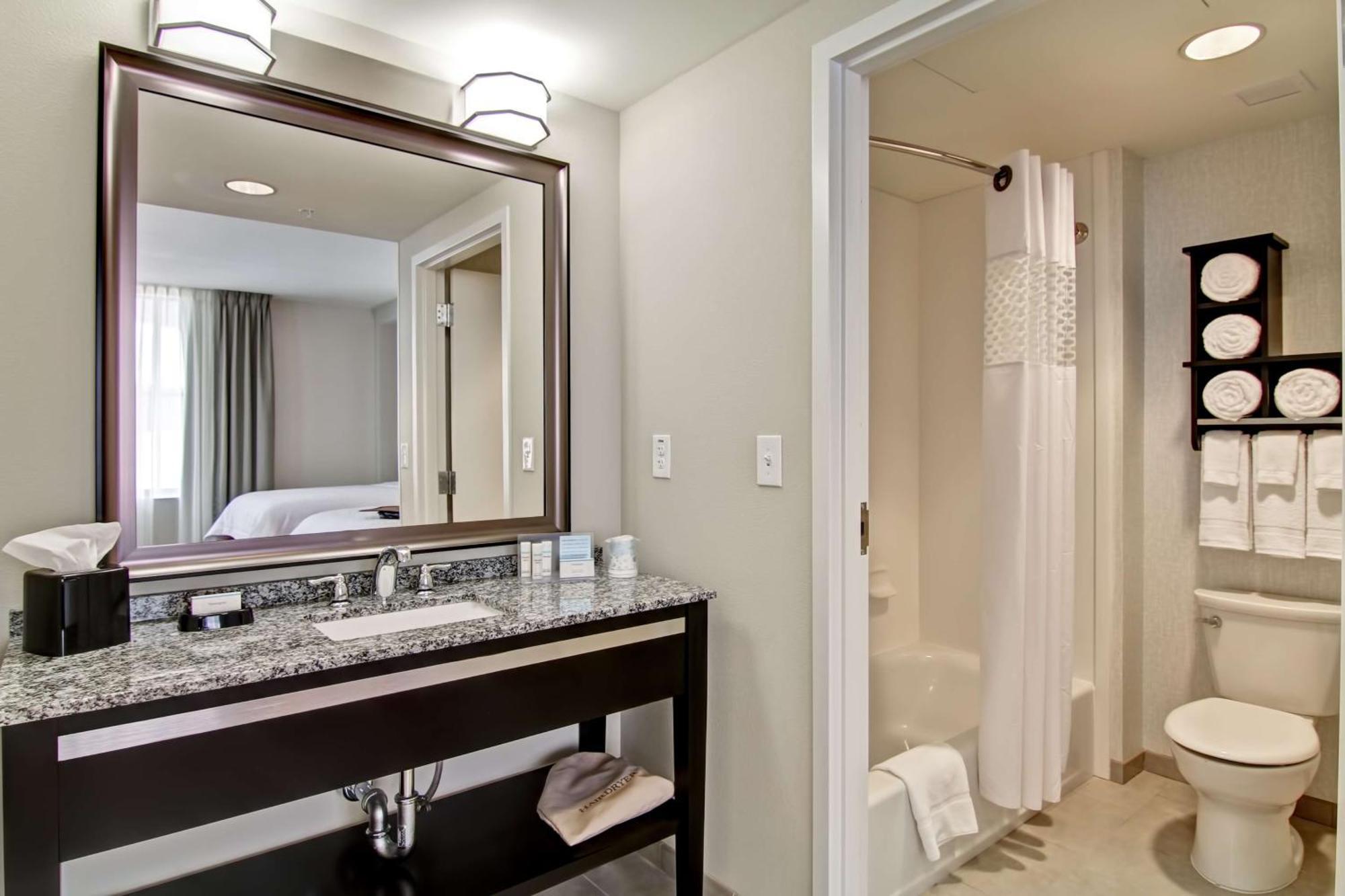 Hampton Inn And Suites Cincinnati - Downtown Экстерьер фото