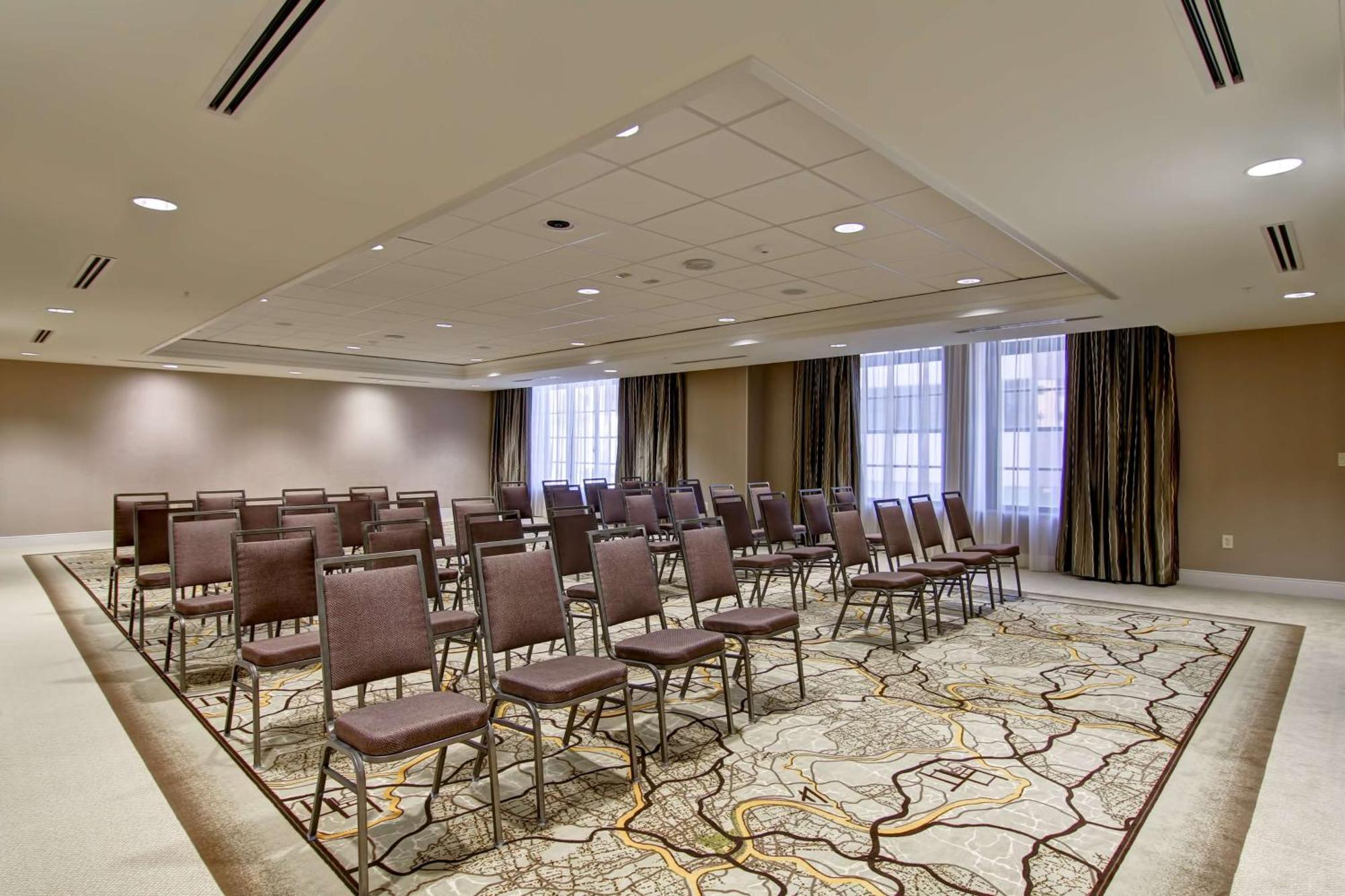 Hampton Inn And Suites Cincinnati - Downtown Экстерьер фото