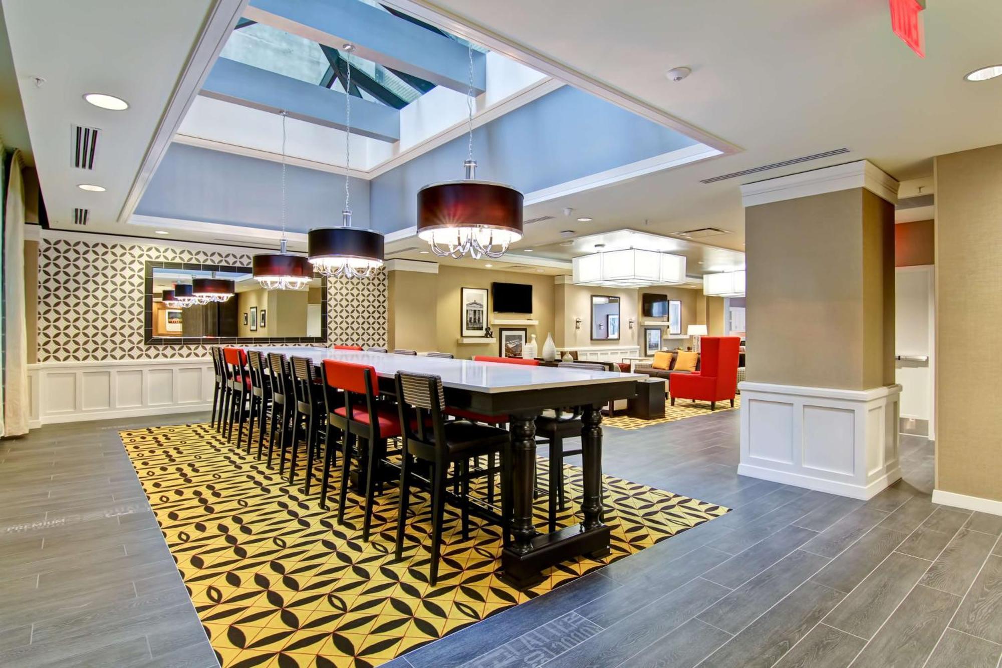 Hampton Inn And Suites Cincinnati - Downtown Экстерьер фото