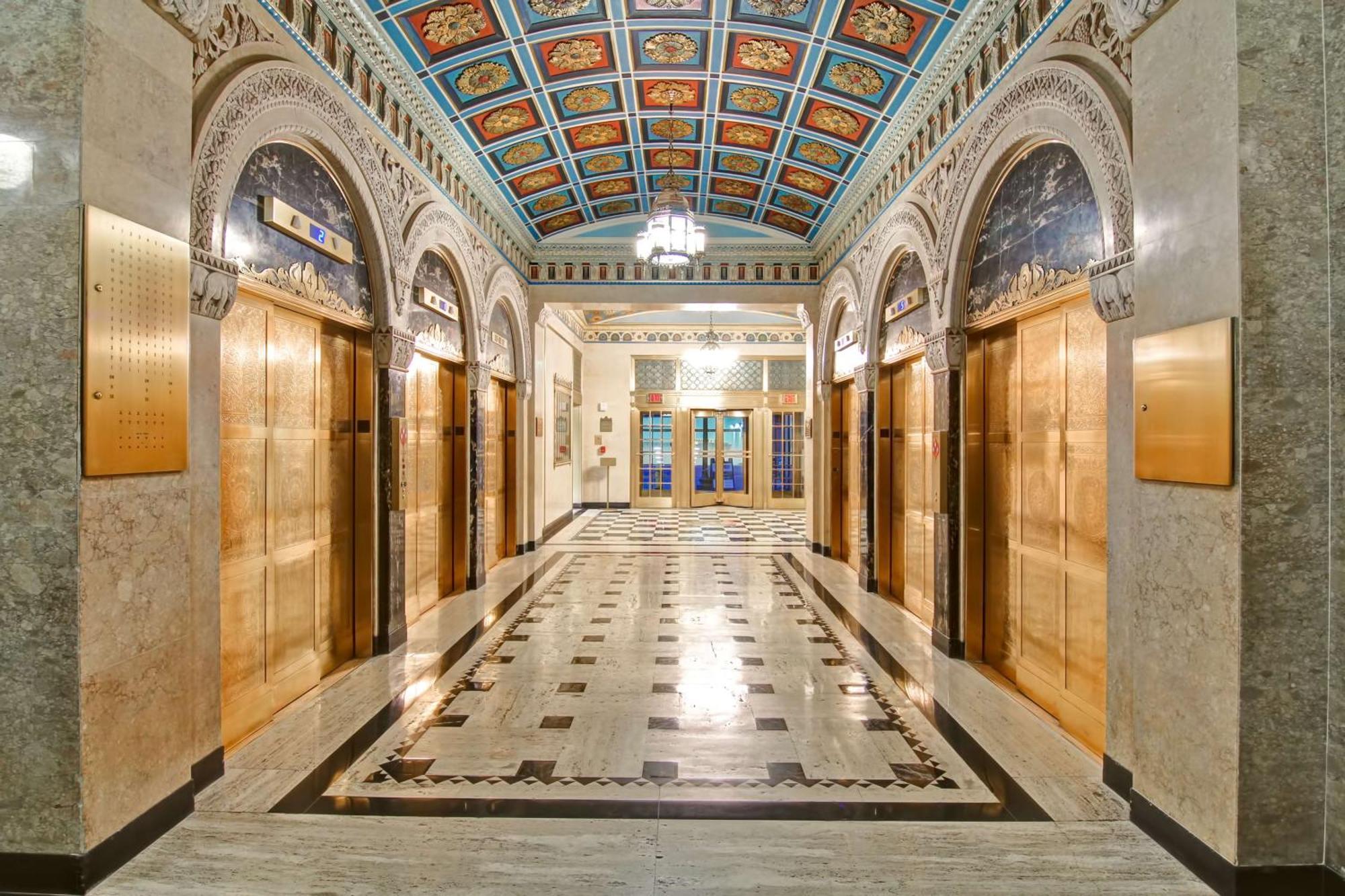 Hampton Inn And Suites Cincinnati - Downtown Экстерьер фото