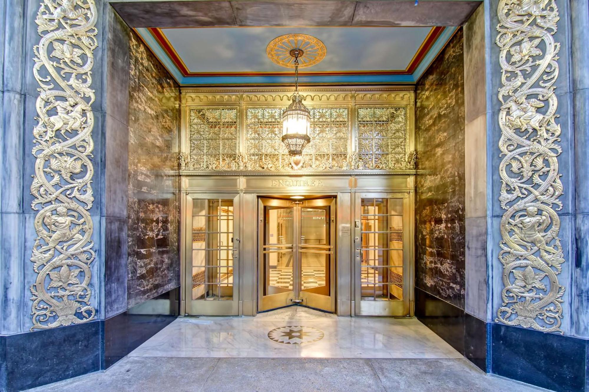 Hampton Inn And Suites Cincinnati - Downtown Экстерьер фото